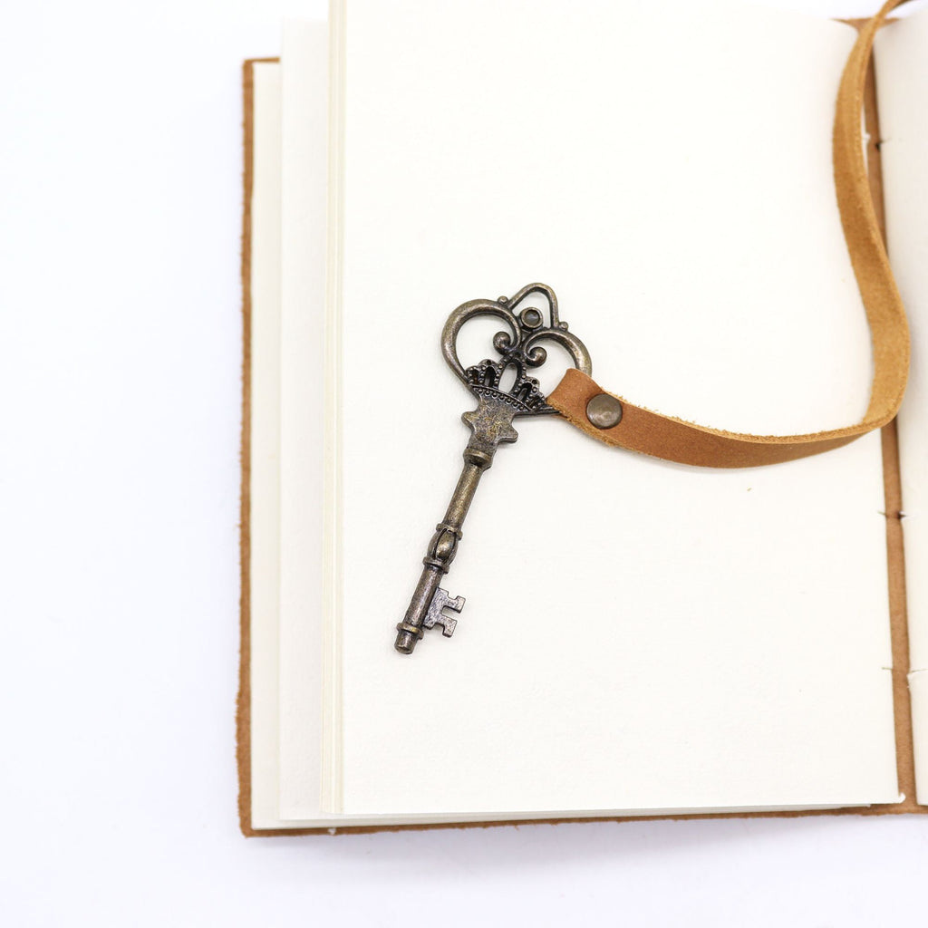 Oiled Tan Leather Journal with Key – 200 Pages