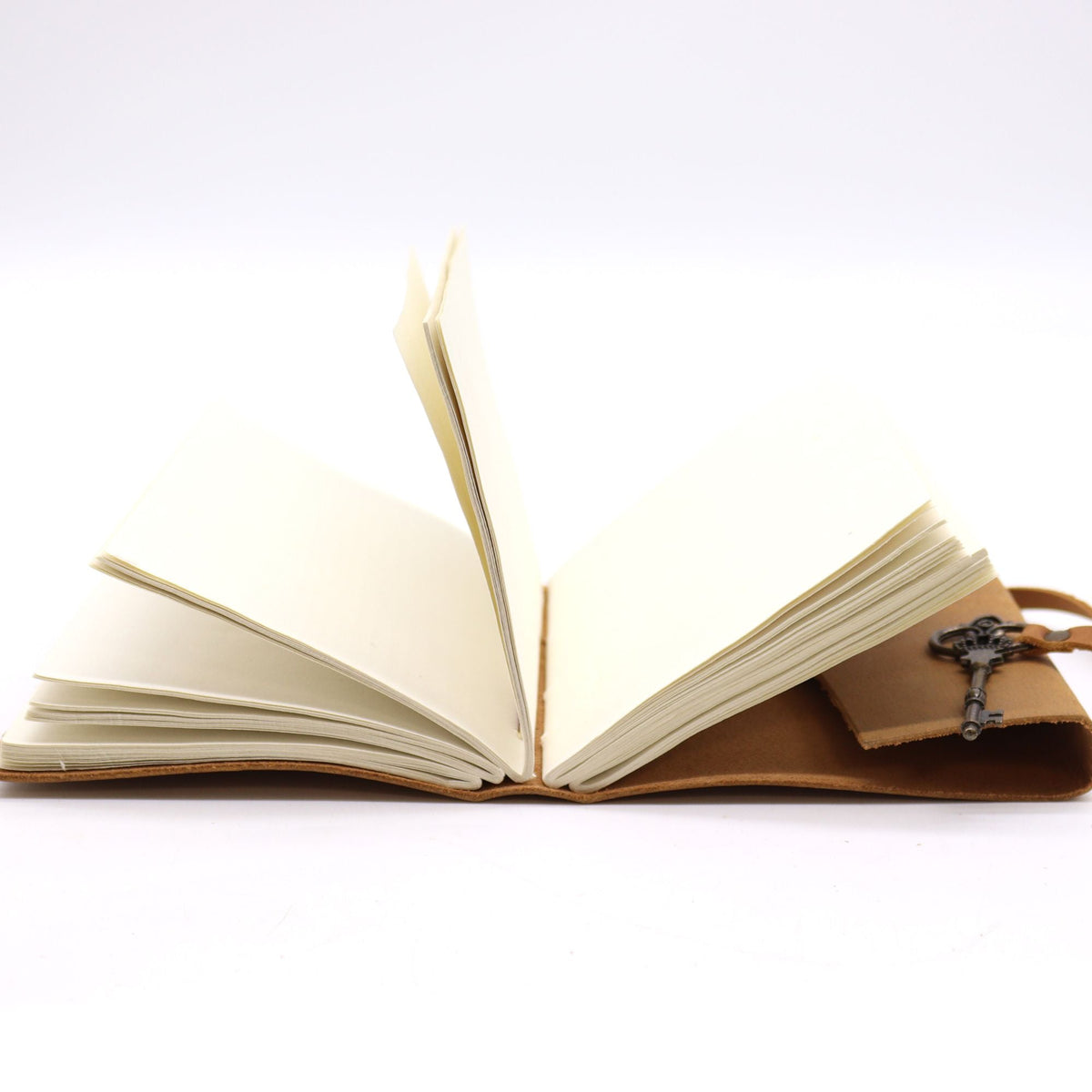 Oiled Tan Leather Journal with Key – 200 Pages